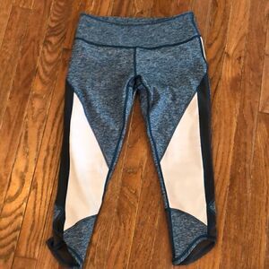 Zella Women’s S heathered Green & white with fitness workout cropped leggings